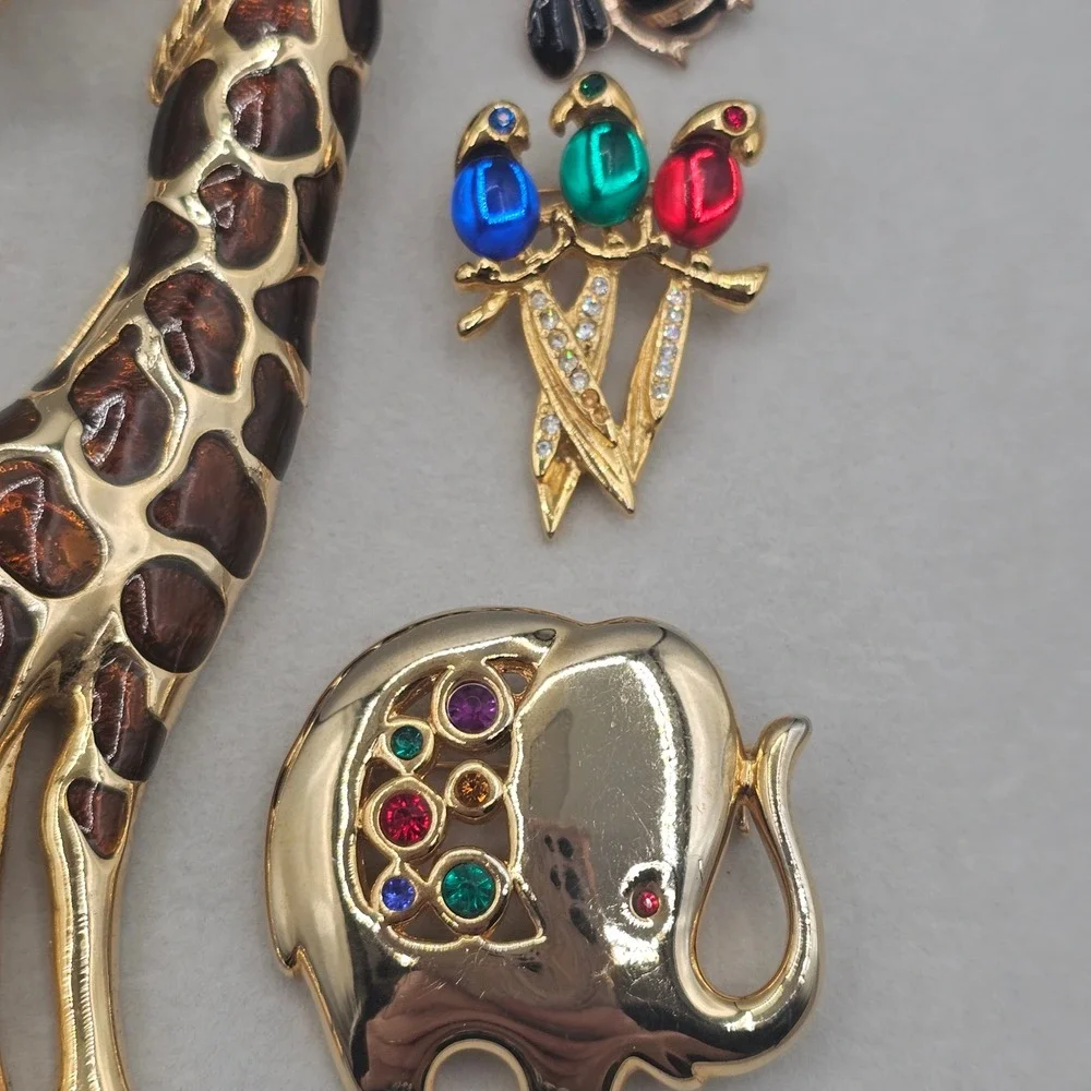 Rhinestone Enamel Animal Brooch Lot Giraffe Elephant Bee Bird 7pc Vintage Modern